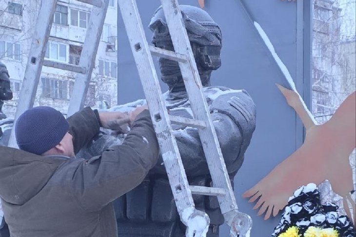 Ремонт памятника. Фото из телеграм-анала Александра Дубровина