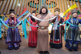 Встреча гостей в Усть-Орде. Фото с сайта правительства Иркутской области