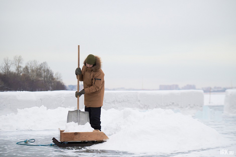 Уборка снега с территории иордани