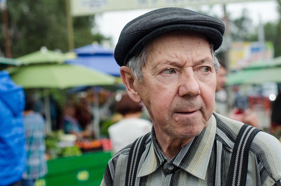 Валерий Николаевич живет рядом с рынком, обычно покупает то, что дешевле.