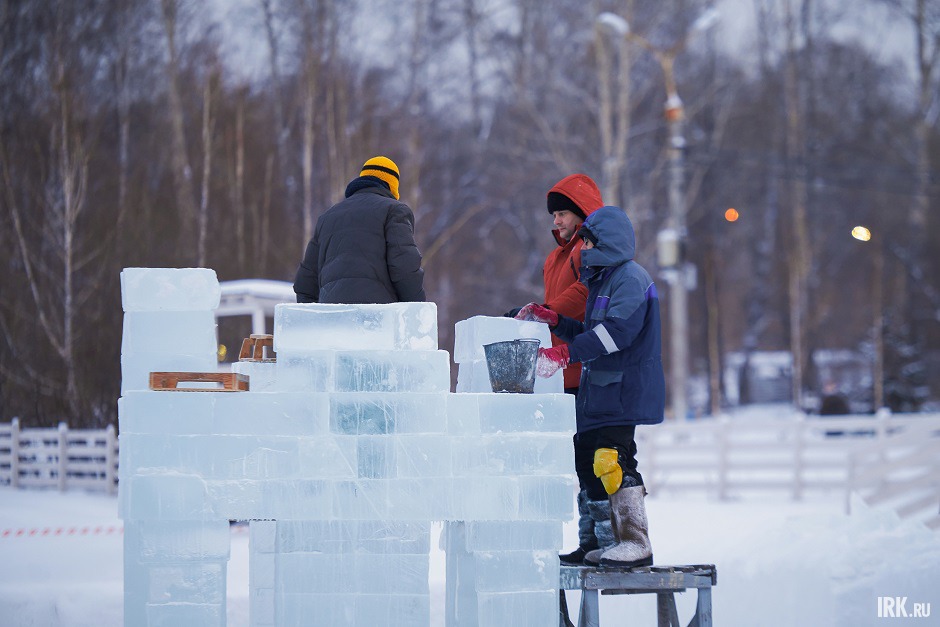 Добровольцы, строящие иордань