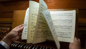 И помнит мир спасённый