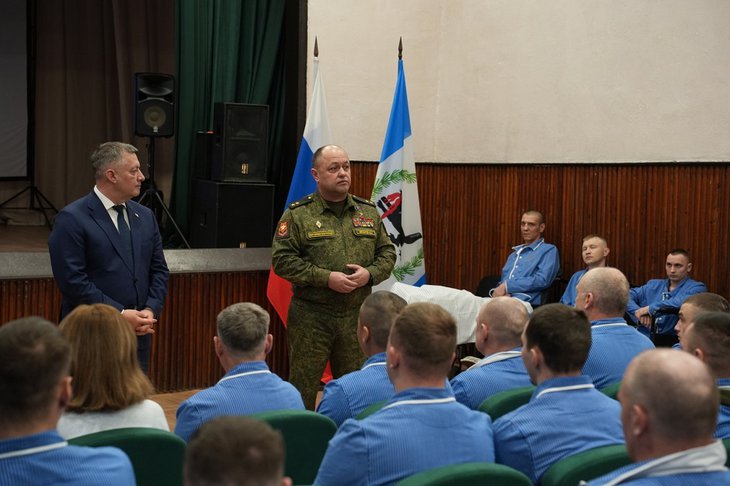 Встреча в госпитале. Фото пресс-службы правительства Иркутской области