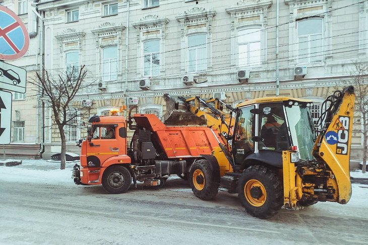 Уборка снега. Фото Госавтоинспекции Иркутска