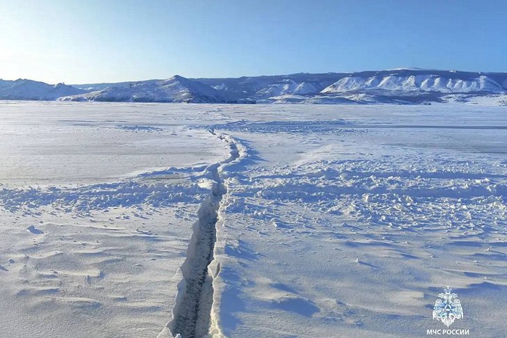 Трещина. Фото пресс-службы ГУ МЧС России по Иркутской области