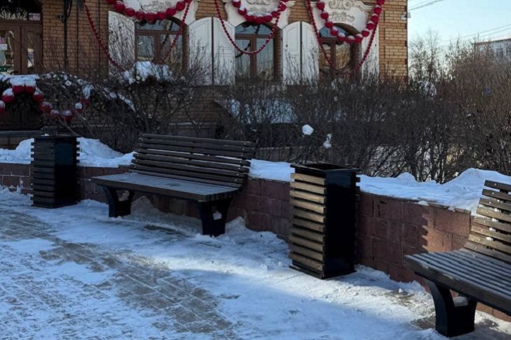 Новые скамейки и урны. Фото пресс-службы администрации Иркутска