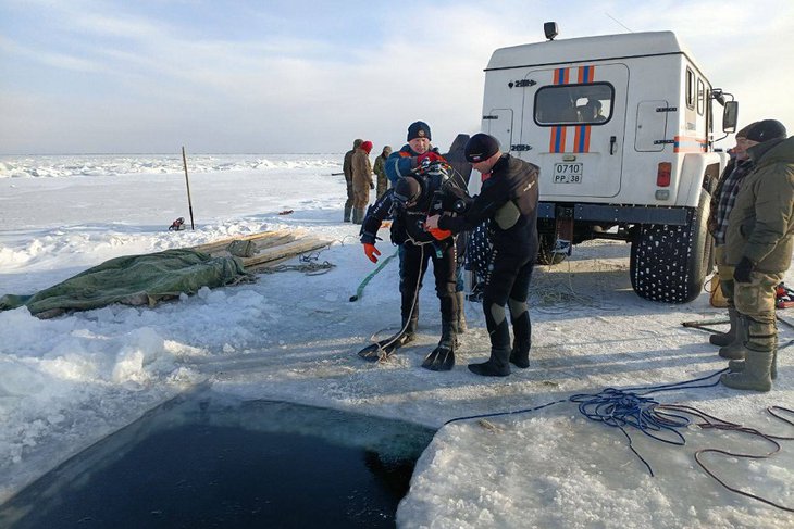 Спасатели достали тело мужчины с глубины шести метров. Фото пресс-службы БПСО