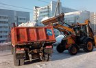Уборка снега. Фото из телеграм-канала Руслана Болотова