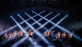 Шоу под дождём «Признание в любви»