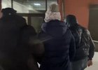 Задержание подозреваемой в убийстве. Скриншот видео СУ СКР по Иркутской области