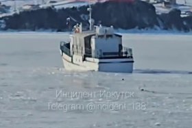Теплоход. Скриншот видео очевидца из телеграм-канала «Инцидент Иркутск»