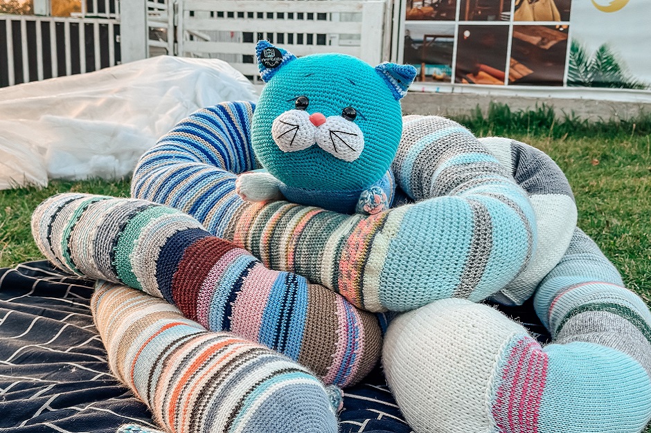 В 2025 году участники «Маркета на Ангаре» установили рекорд, связав 17-метрового кота В 2025 году участники «Маркета на Ангаре» установили рекорд, связав 17-метрового кота