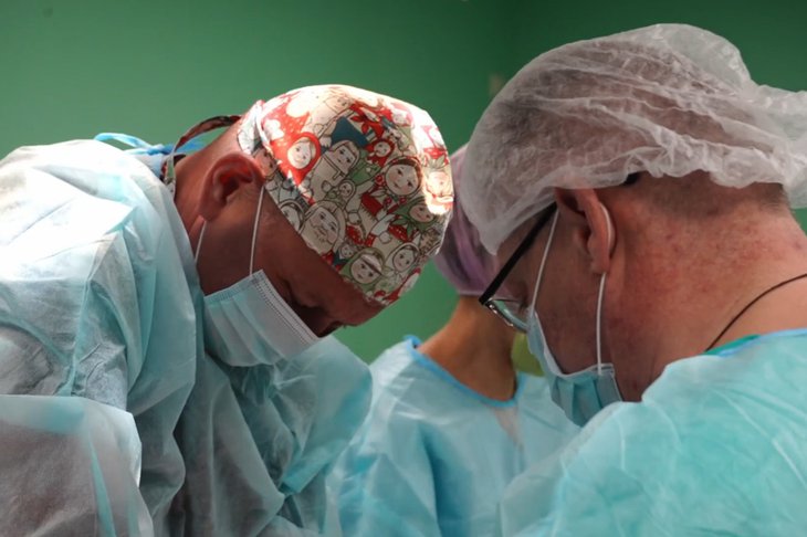 Хирурги. Скриншот видео из соцсетей Юрия Козлова