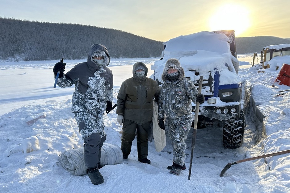 Эвакуация вахтовки. Фото из телеграм-канала Николая Труфанова Эвакуация вахтовки. Фото из телеграм-канала Николая Труфанова