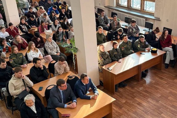 Студенты. Фото пресс-службы правительства Иркутской области