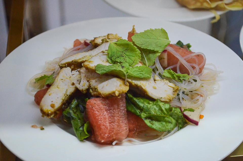 Салат с курицей и арбузом