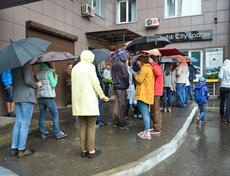 Очередь к «Новозеландским пирогам». Неудивительно, что ребята скоро открывают свое кафе.