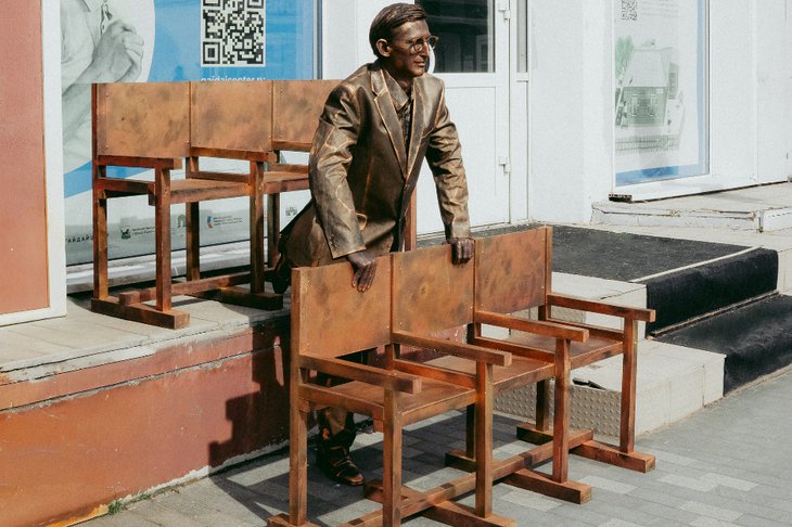 Памятник. Фото «Гайдай Центра»