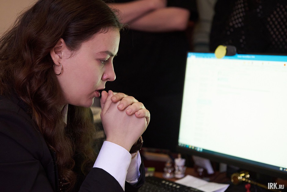 Допрашиваем женщину и узнаем новые детали