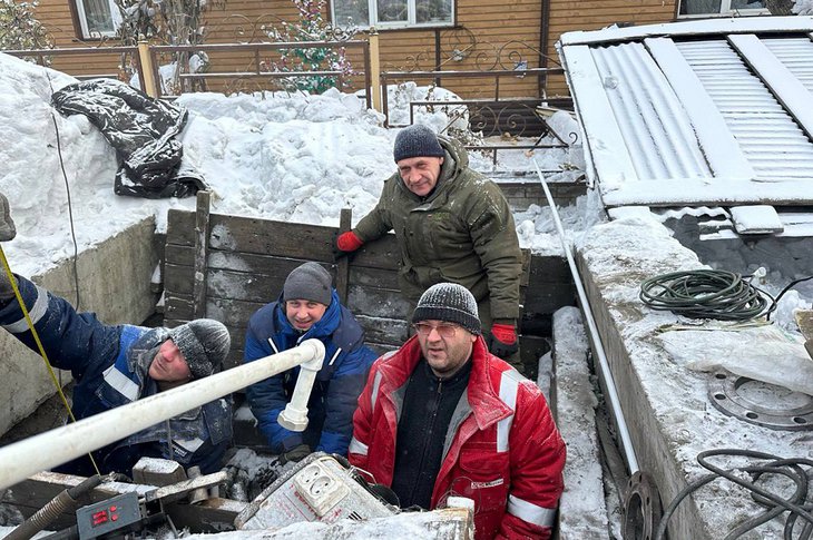 В Бодайбо ликвидируют коммунальную аварию. Фото из телеграм-канала администрации Бодайбо и района