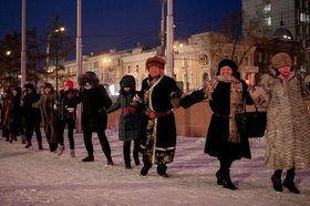 иркутяне танцуют ёхор. Фото из архива IRK.ru