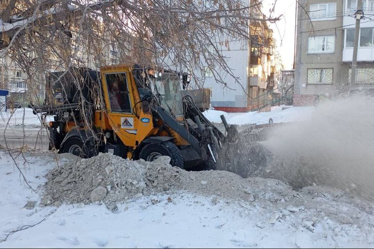 Уборка снега в Иркутске. Фото пресс-службы мэрии города