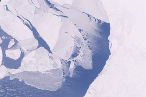 Замерзающий Баргузинский залив. Фото из телеграм-канала «Заповедное Подлеморье»