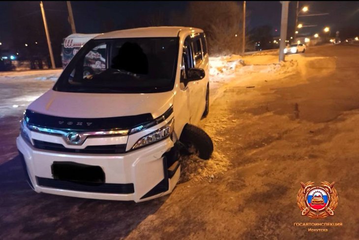 Авария на Лермонтова. Фото пресс-службы Госавтоинспекции Иркутска