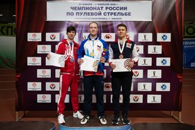 Спортсмены на пьедестале. Фото стрелкового союза России