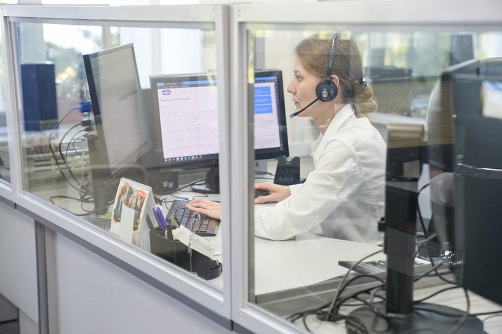 Оператор контакт-центра. Фото «Иркутскэнергосбыта»