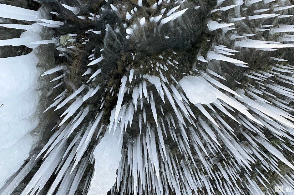 Сосульки в гроте. Фото Натальи Грабовецкой Сосульки в гроте. Фото Натальи Грабовецкой