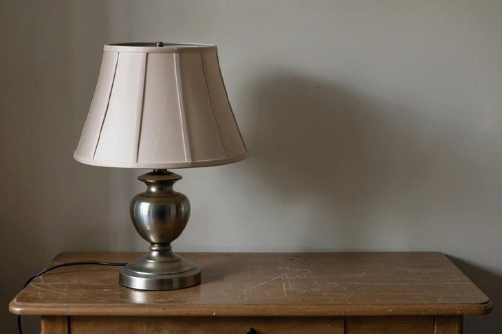 Настольная лампа. Изображение сгенерировано с помощью нейросети GigaChat