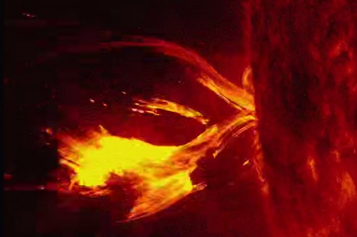 Вспышка на Солнце. Скриншот видео с сайта лаборатории солнечной астрономии ИКИ РАН