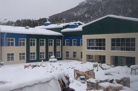 Школа в Мамакане. Фото пресс-службы правительства Иркутской области
