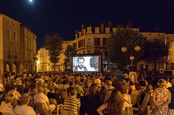 Показ фильма на фестивале во Франции. Фото с сайта onecountryonefilm.weebly.com