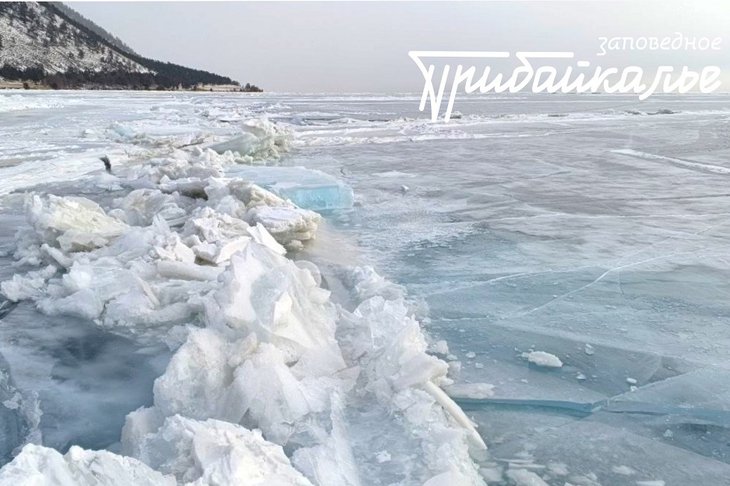 Трещина на льду. Фото Екатерины Дашиевой, ФГБУ «Заповедное Прибайкалье»