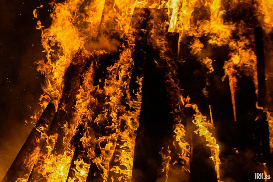 Огонь ритуального костра
