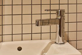 Кран и раковина. Фото Маргариты Романовой, IRK.ru