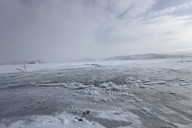 Лед на Байкале. Фото дорожной службы Иркутской области