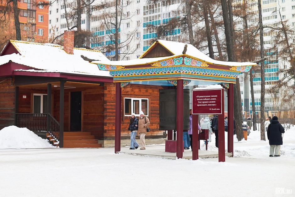 Считается, что с каждым вращением хурдэ тысячи молитв возносятся к небесам