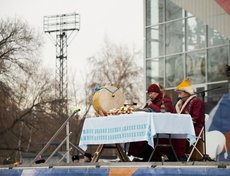 Мероприятие началось с молебна.