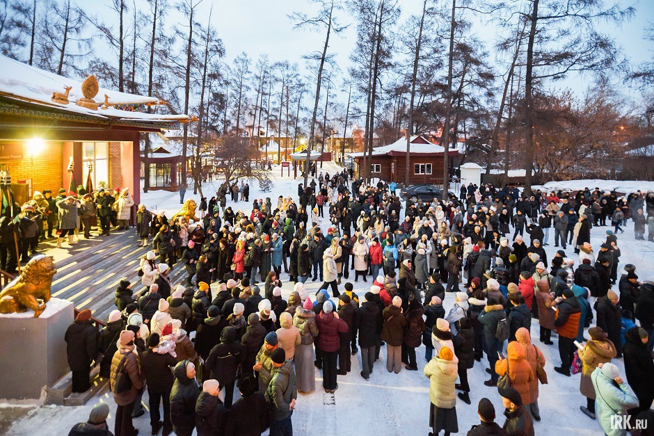 На обряд Дугжууба пришли несколько сотен человек