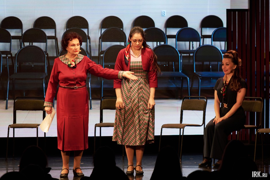 По большей части сюжетная линия — набор метафор, раскрывающих характер героинь.