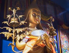 Будда. Алтарь в дугане