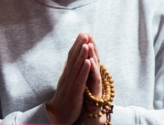 В буддистских четках 108 бусин