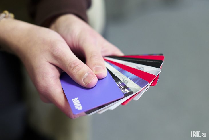 Банковские карты. Фото Маргариты Романовой, IRK.ru