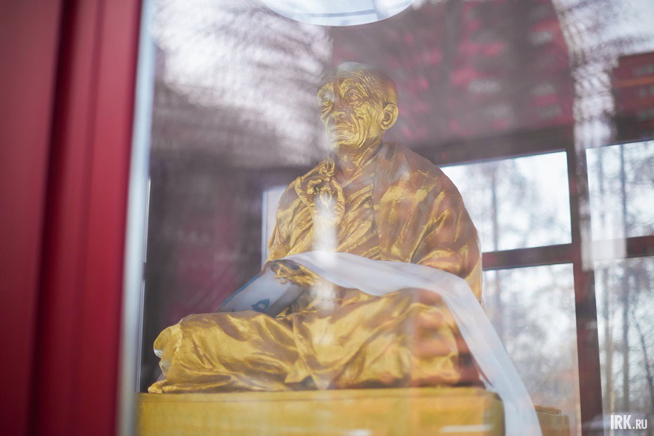 Статуя с изображением индийского мастера Кушок Бакула Ринпоче