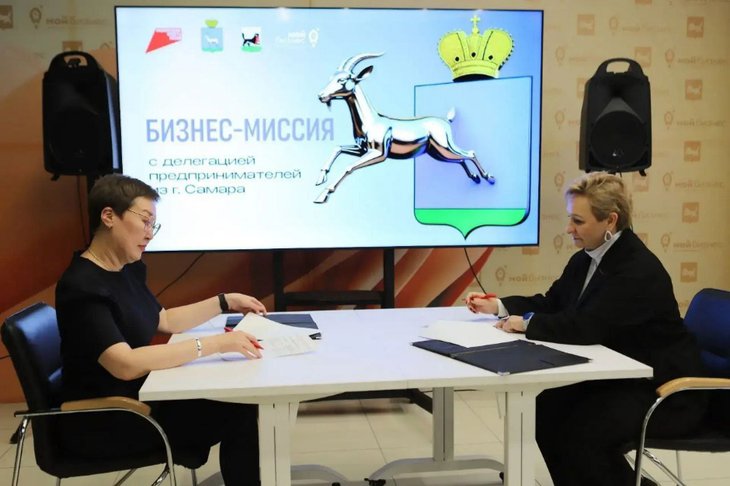 Церемония подписания. Фото пресс-службы Администрации Иркутска