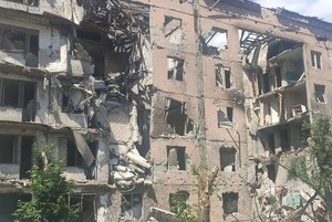 Жилой дом после обстрела. Фото предоставлено Викторией Сергеевой