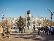 23 февраля на площади Декабристов в Иркутске у памятника «Дед, Отец, Сын» состоялось торжественное мероприятие, посвященное Дню защитника Отечества.